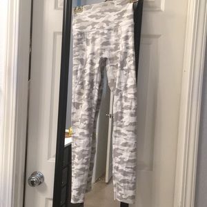 Aerie Move Camo High Waisted Legging - S